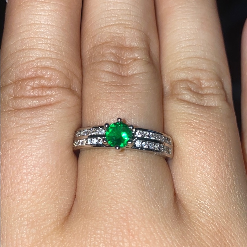 Ring - Picture 3 of 4